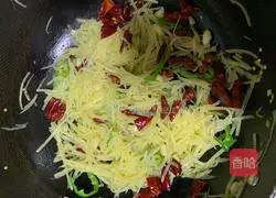 Illustration of how to make spicy and sour potato shreds 4