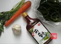 Illustration of how to make cold spicy kelp shreds 1