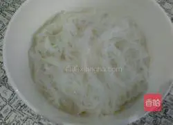 Illustration of how to make cold vermicelli 3 