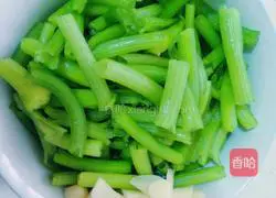 Illustration of how to stir-fry pumpkin vines 3