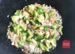 Illustration of how to make shrimp stewed pumpkin 3