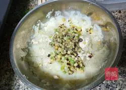 Illustration of how to make mashed potatoes with sauce 5