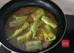 Illustration of braised peppers in sauce 12