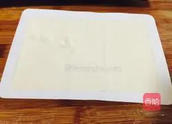 Illustration of how to make cold scallion oil, preserved egg and tofu 1