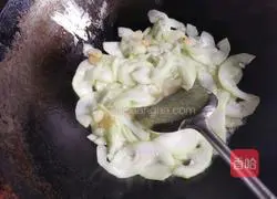 Illustration of how to make fried pumpkin with dried shrimps 5