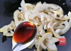 Illustration of Stir-fried Spring Bamboo Shoots with Pickled Vegetables 9