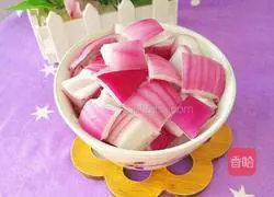 Illustration of how to stir-fry luffa with onions 2