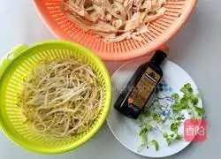 Illustration of how to make bean sprouts and yuba mixed with oil and vinegar sauce 1