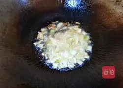 Illustration of how to make spicy lotus root dices 10