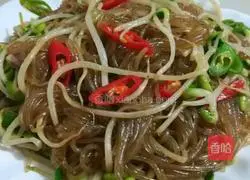 Illustration of how to stir-fry vermicelli with soybean sprouts 10
