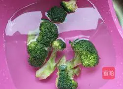 Illustration of how to make garlic broccoli 1