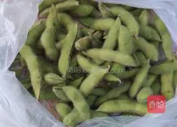 Illustration of how to make salted edamame 1