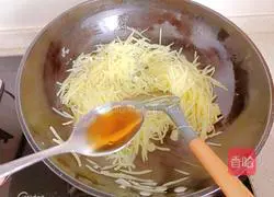 Illustration of how to make vinegar-coated potato shreds 12