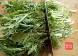 Illustration of how to make preserved eggs with bitter chrysanthemums 2