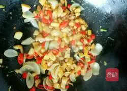 Illustration of how to make super delicious and nutritious diced lotus root stir-fried with lily peanuts 8