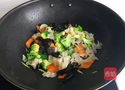 Illustration of how to make fried broccoli with both ears 10