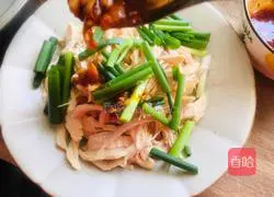 Illustration of how to make shredded chicken breast with green onion 8