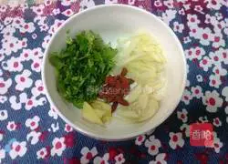 Illustration of how to make shredded radish and crucian carp soup 1