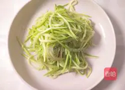 Illustration of how to make melon and red pepper 6