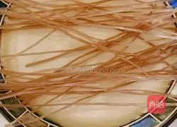 Illustration of how to make yam, vermicelli, carrots and cabbage 2