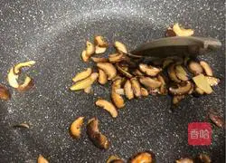 Illustration of how to make stir-fried cabbage with mushrooms 3