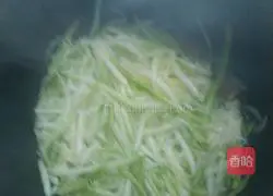 Illustration of how to make stir-fried Yunnan melon 4