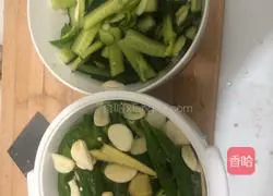 Illustration of how to pickle peppers and cucumbers with the same ingredients 11