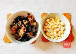 Illustration of how to make lotus pond stir-fry 7