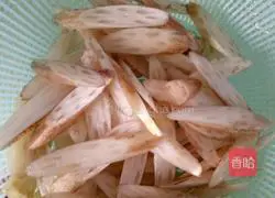 Illustration of how to make spicy and sour lotus root tips 3