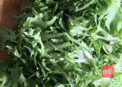 Illustration of how to make cold bitter chrysanthemum 3