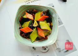 Illustration of how to make fried cucumber and carrot with fungus 8