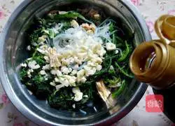 Illustration of how to make cold spinach vermicelli 4