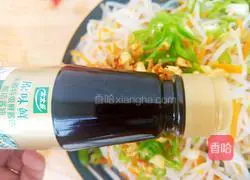 Illustration of how to stir-fry mung bean sprouts 10