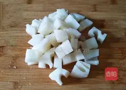 Illustration of how to make spicy lotus root diced 2