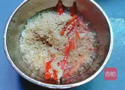 Illustration of how to make cold lettuce 12