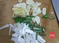 3 quick dishes of hot and sour cabbage slices illustration 3