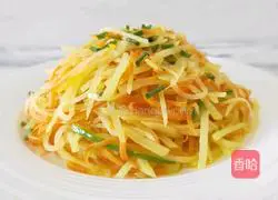 Illustration of how to stir-fry shredded potatoes and carrots 10