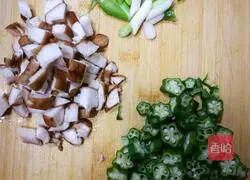 Illustration of how to make okra and scrambled eggs 2