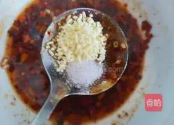 Illustration of how to make cold shredded king oyster mushrooms 13