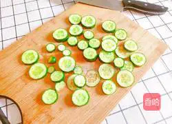 Illustration of how to make green and red flowers 6