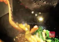 Illustration of how to cook broccoli with potato sticks 12