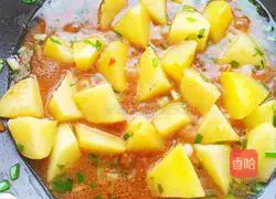 Illustration of how to make braised potatoes with sauce that costs less than two yuan 10