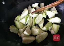 Illustration of how to make fried edamame and loofah 7