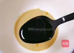 Illustration of how to mix enoki mushrooms with dried tofu and shredded carrots 13