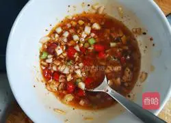 Illustration of how to mix spinach with peanuts 15