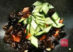 Fried green fungus Illustration of how to make melons and carrots 6