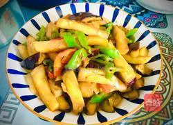 Illustration of how to stir-fry eggplant with green peppers and tomatoes 10