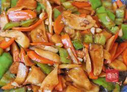 Illustration of how to stir-fry king oyster mushrooms with green pepper 5