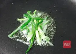 Illustration of how to make crispy pumpkin with green onion oil 4
