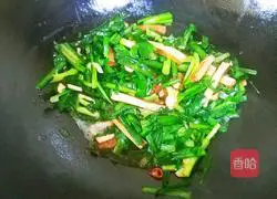 Illustration of how to make stir-fried dried leeks 10